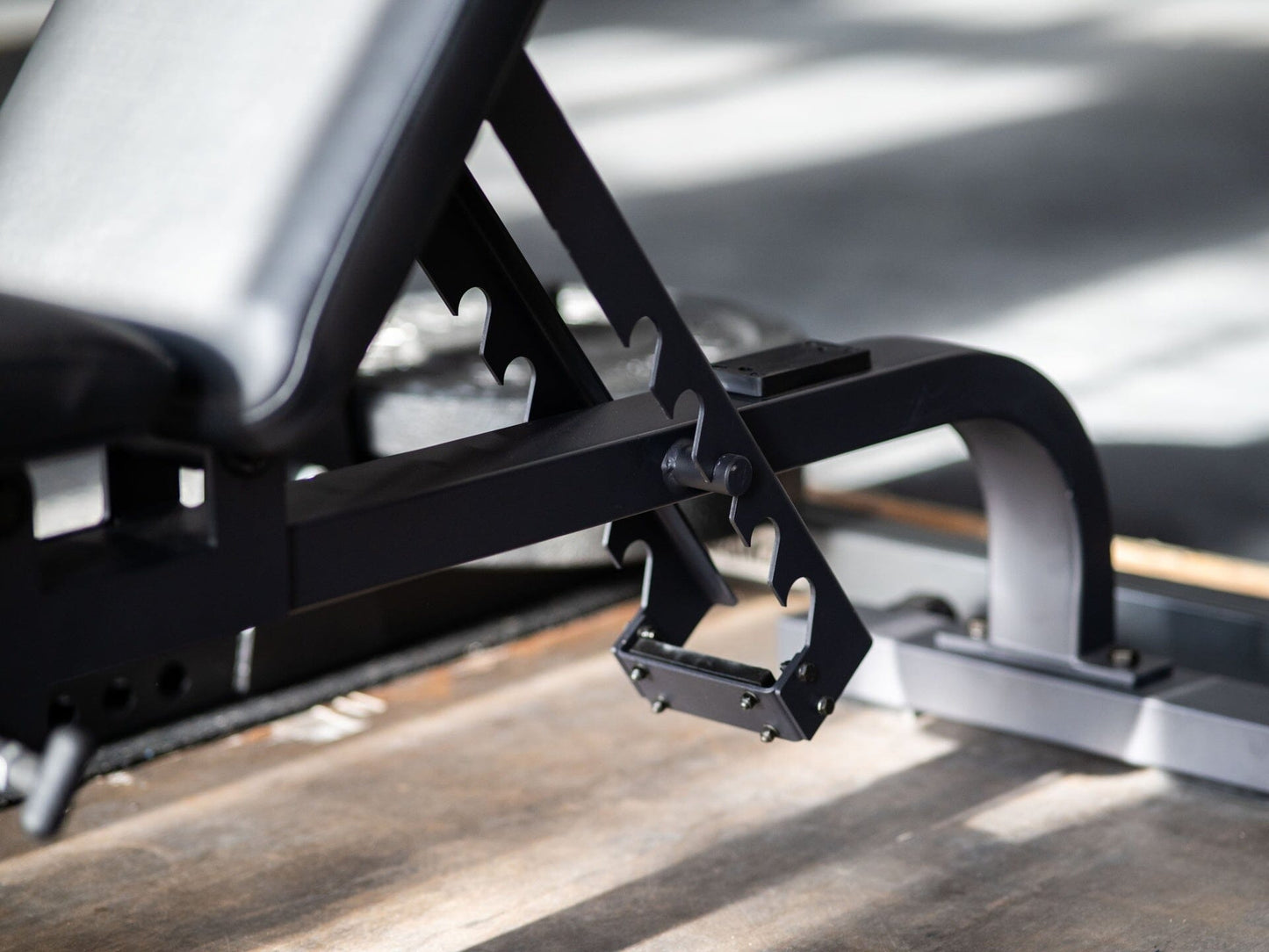 Hantelbank SQMIZE® ELITE CLUB SQ-R550 www.simpleproducts.at