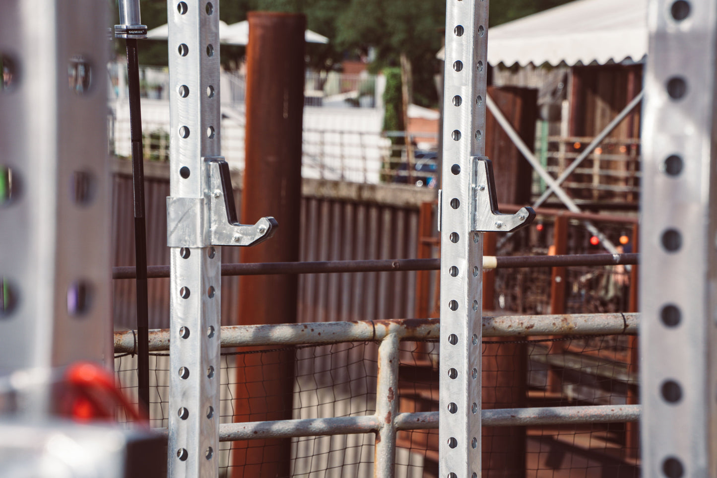 In- und Outdoor Wall-Mounted Power Rack Konfigurator SQMIZE® ELITE CLUB MWR FV www.simpleproducts.at