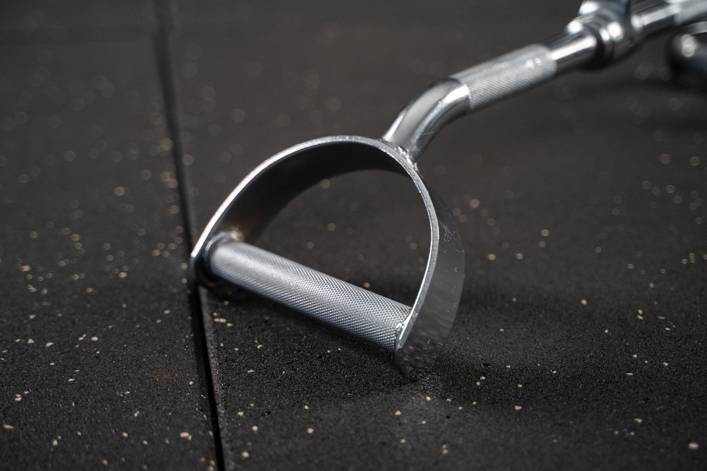 Neutral Handle Lat Pulldown mit Drehgelenk SQMIZE® MB508RGX, Parallelgriff www.simpleproducts.at