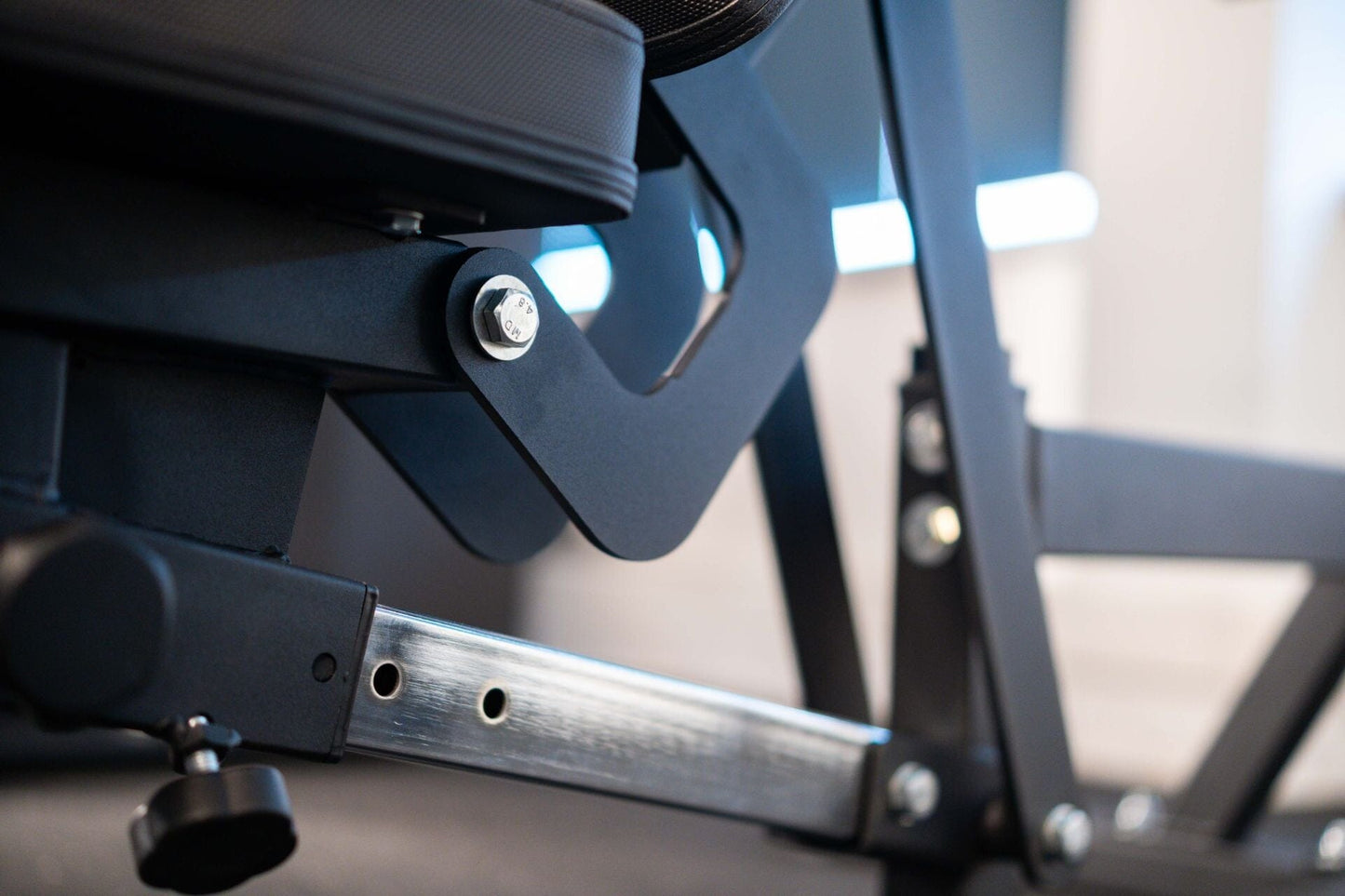 Schrägbankdrücken: Iso-Laterale Lever Multipress Station SQMIZE® POWER PACK MP7i www.simpleproducts.at