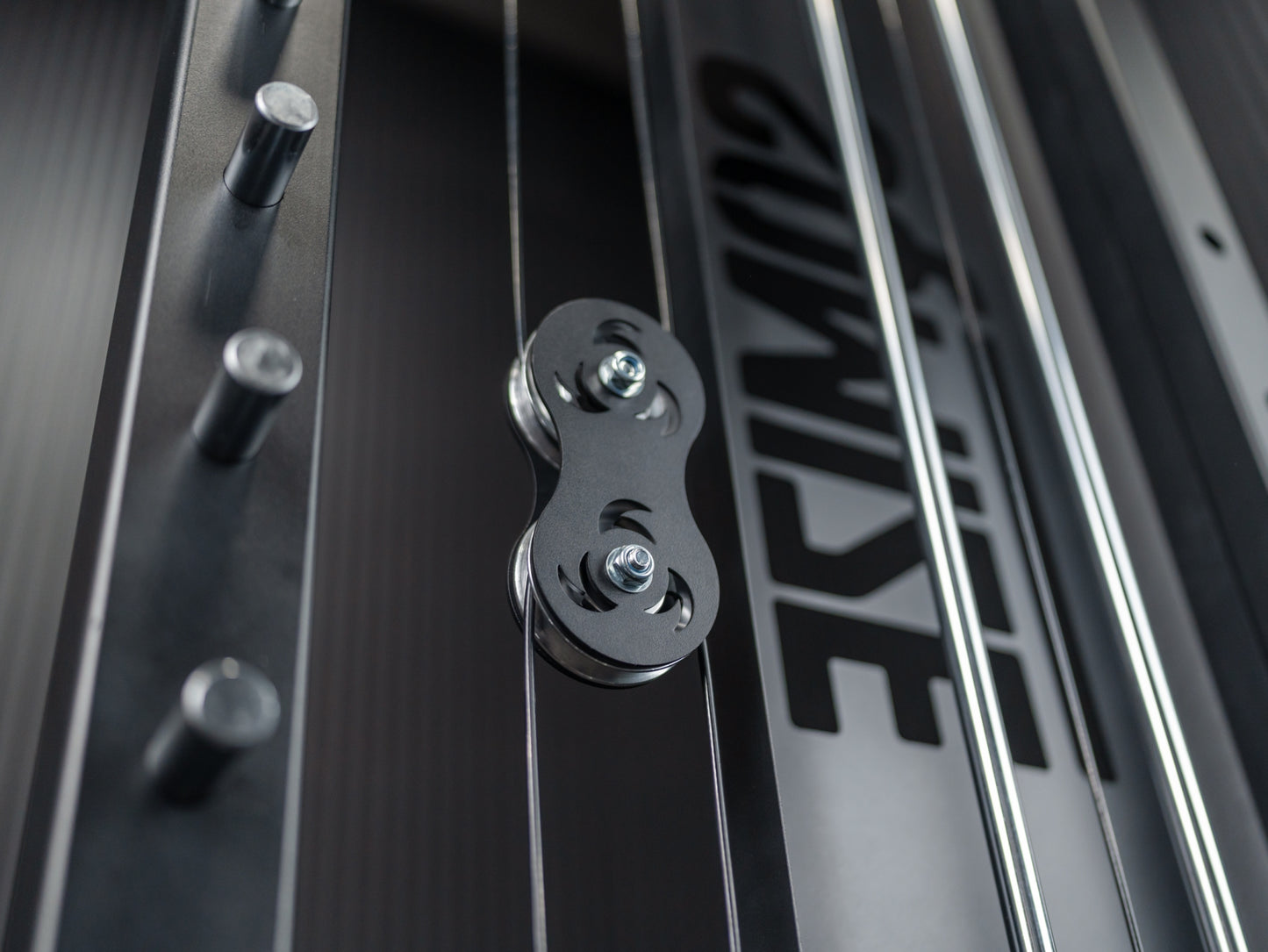 Tri-Power Gym SQMIZE® ELITE CLUB SQ-S981-90, Kabelzugstation, Multipresse & Half Rack, Höhe 226 cm