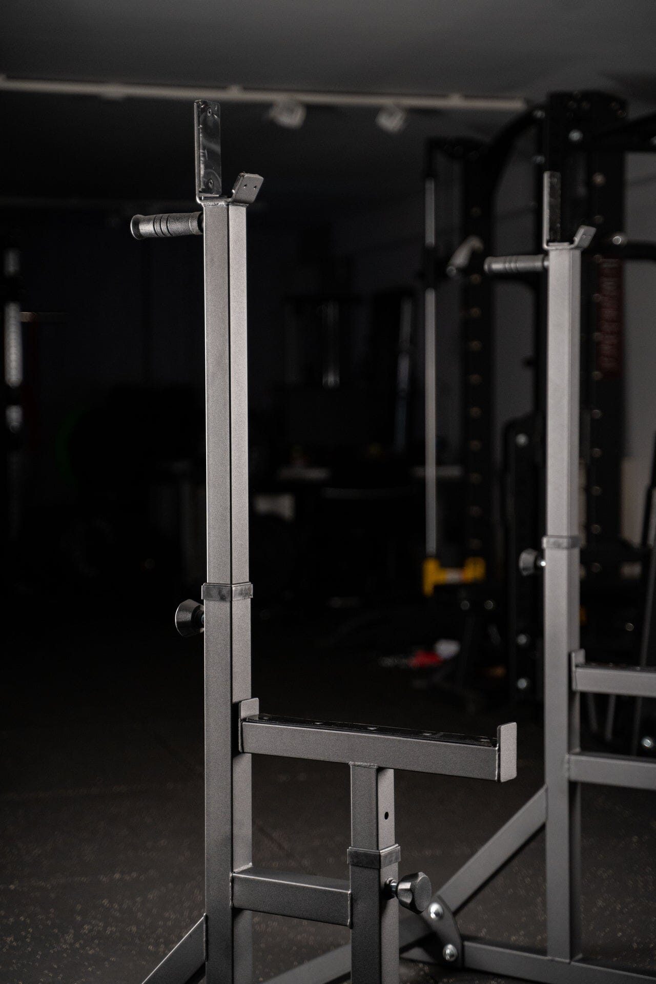 Adjustable Squat- und Bench-Rack newfitness® SR990 FOX LINE www.simpleproducts.at 