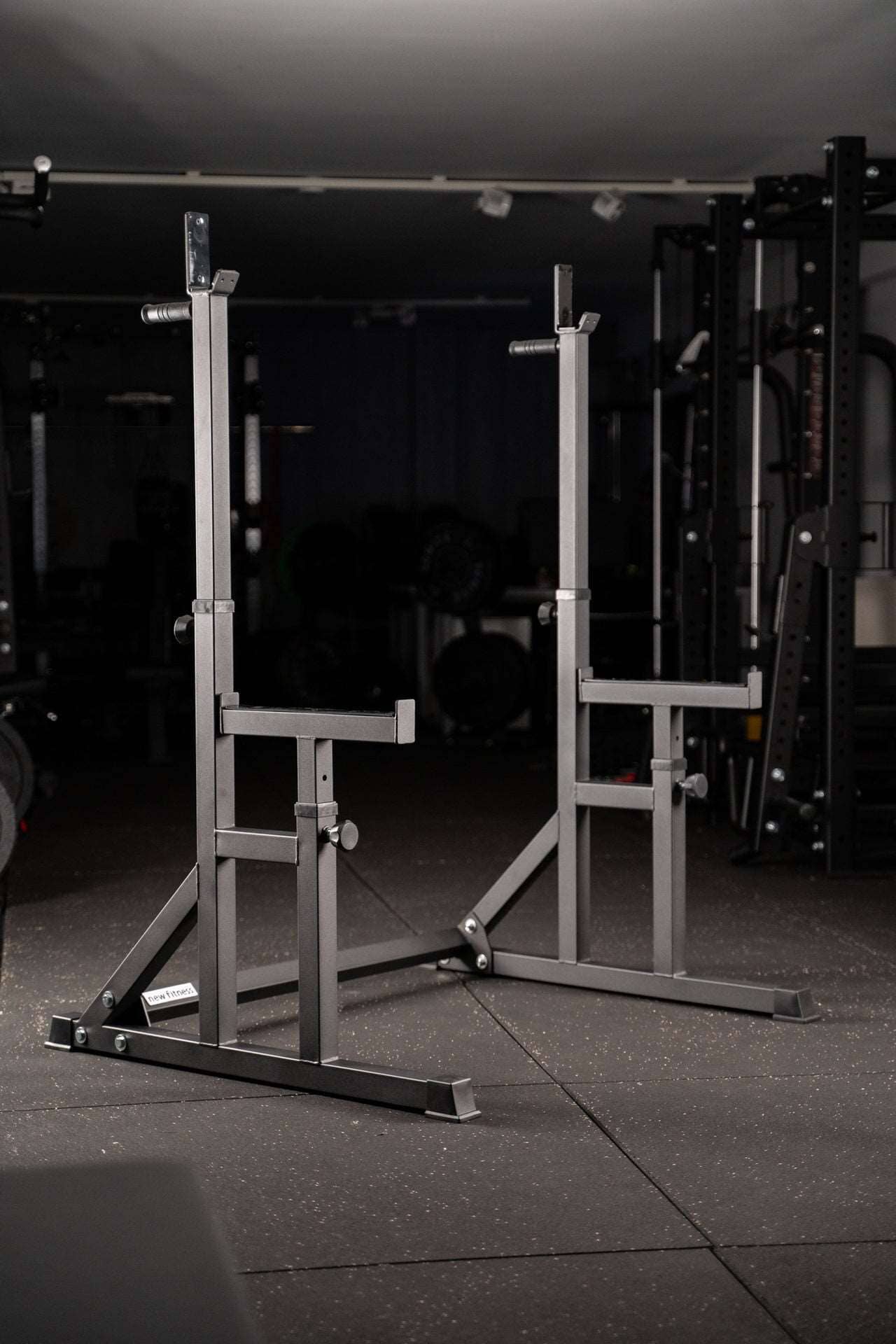 Adjustable Squat- und Bench-Rack newfitness® SR990 FOX LINE www.simpleproducts.at 