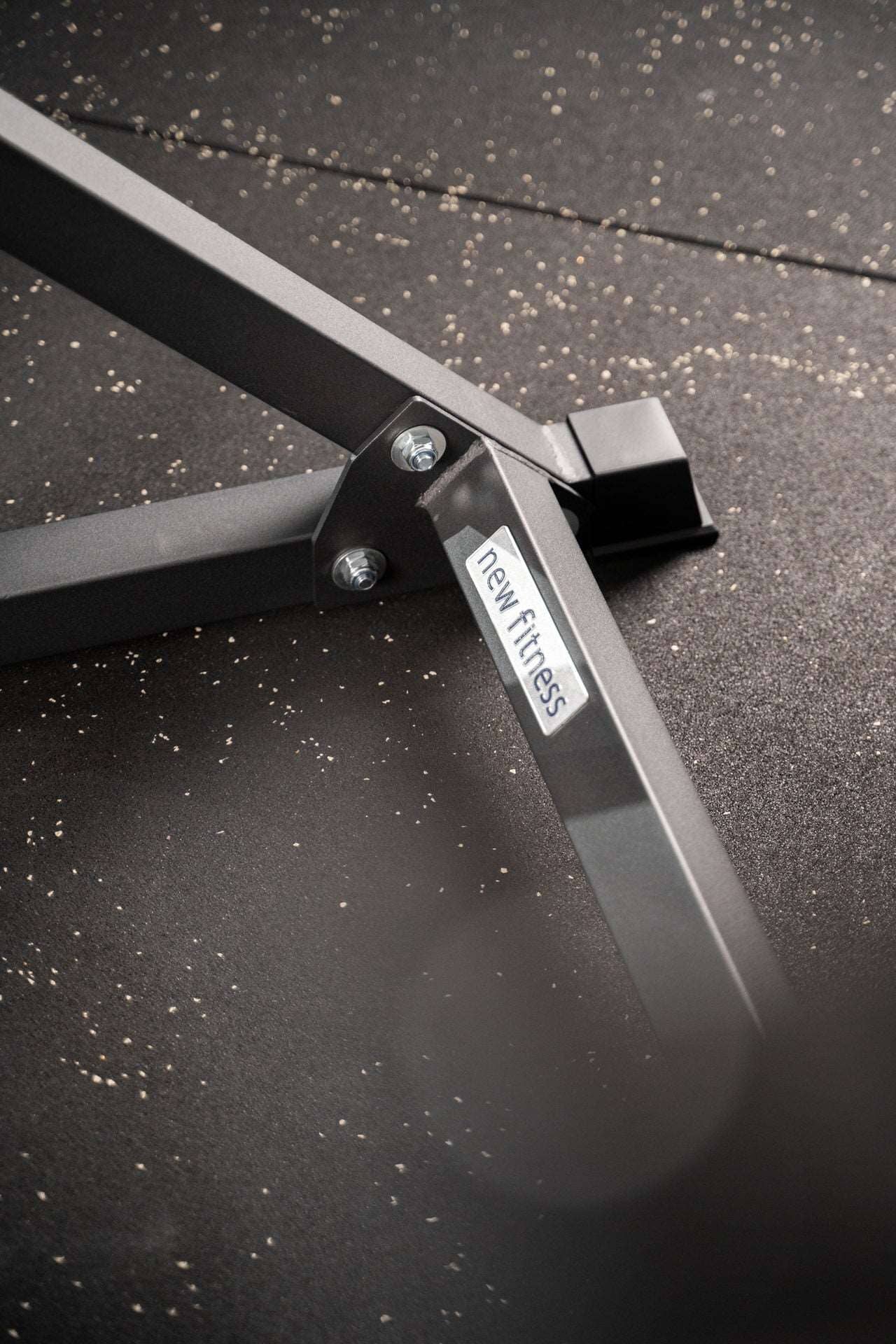 Adjustable Squat- und Bench-Rack newfitness® SR990 FOX LINE www.simpleproducts.at 