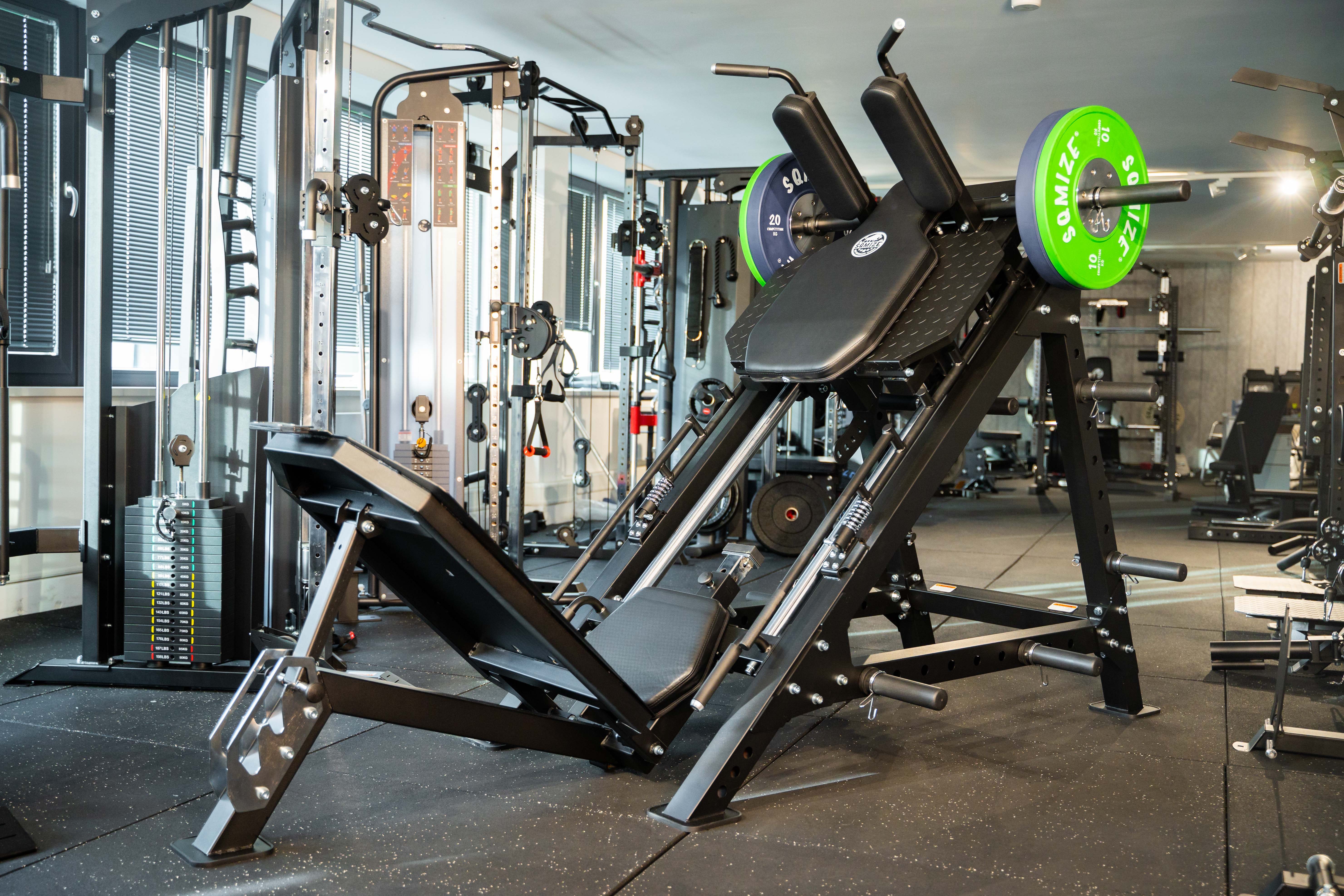 Hackenschmidt Beinpresse & Hackenschmidt SQMIZE® PREMIUM BISON LPH16i – SQMIZE® Austria