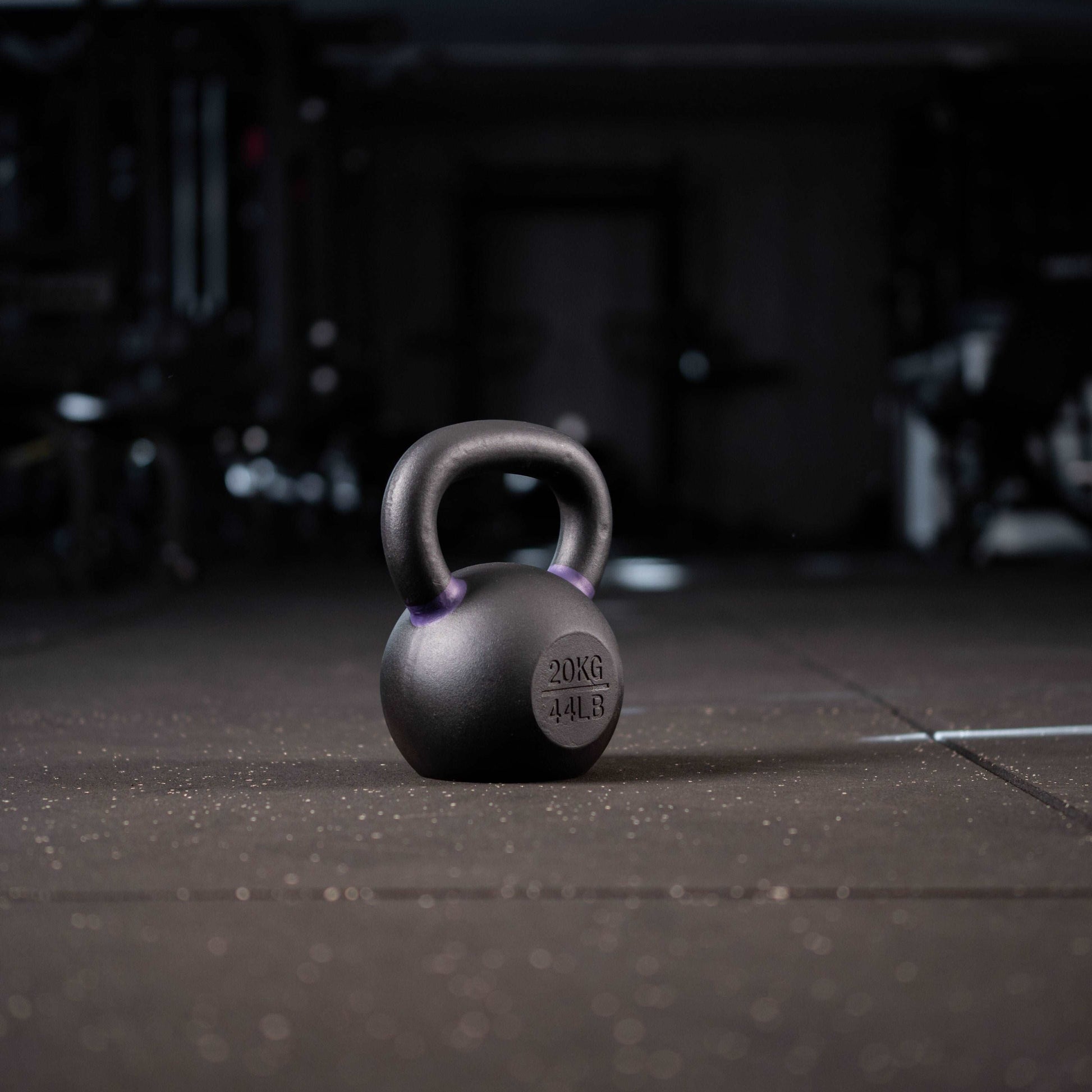 Black Kettlebell SQMIZE® BFK farbcodiert, 8 - 40 kg www.simpleproducts.at 20 kg 