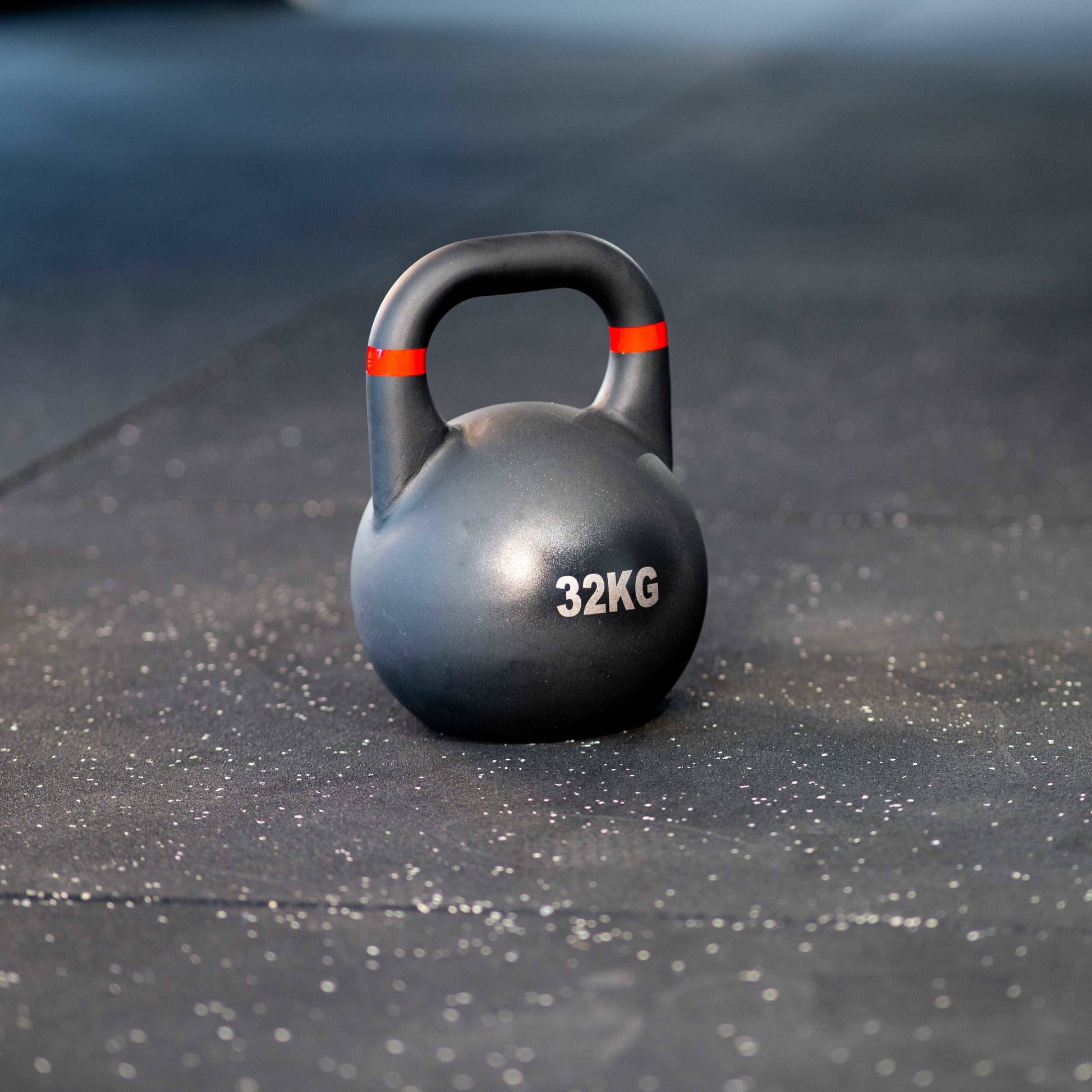 Competition Steel Kettlebell SQMIZE® CSK, BLACK EDITION, 4 - 40 kg www.simpleproducts.at 32 kg 