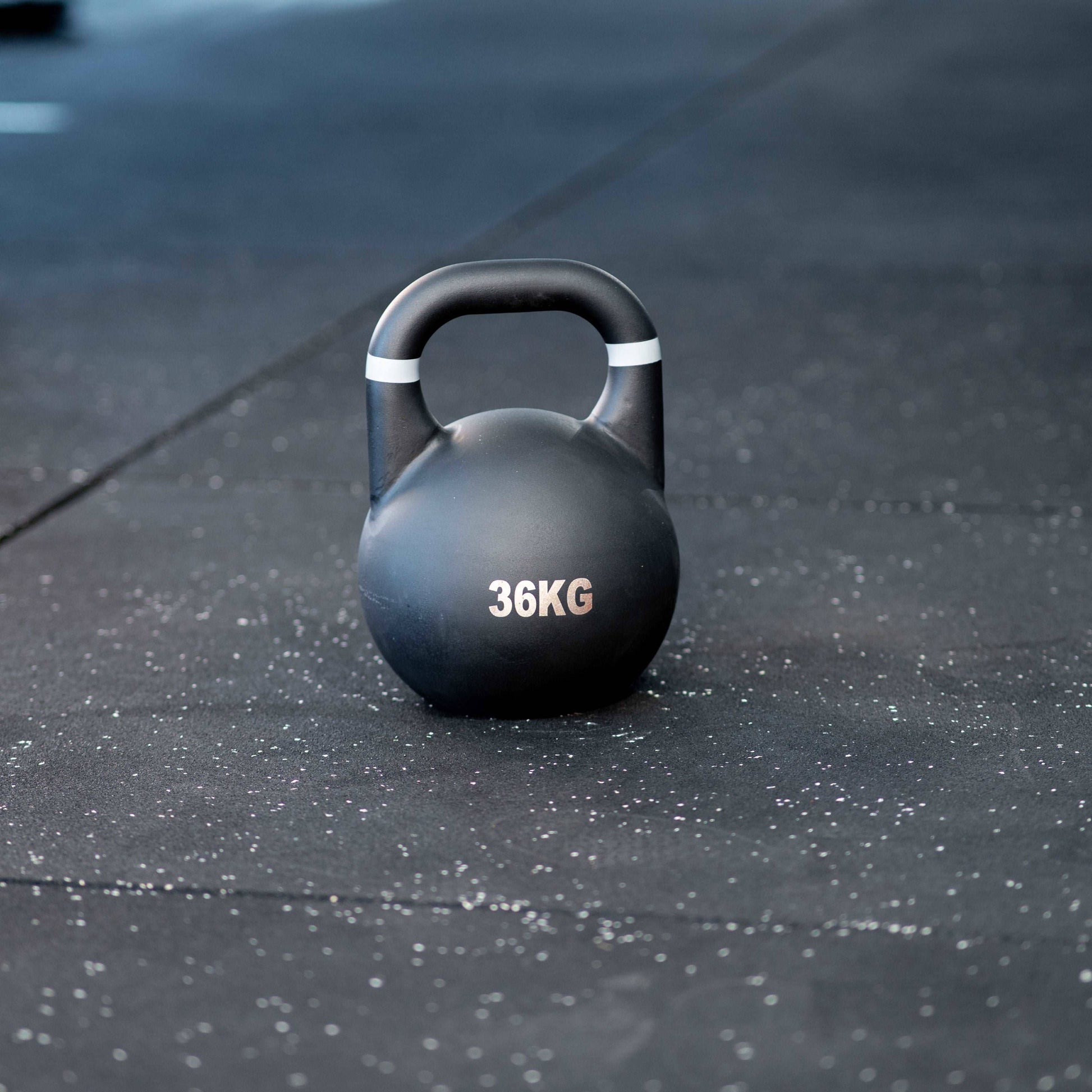 Competition Steel Kettlebell SQMIZE® CSK, BLACK EDITION, 4 - 40 kg www.simpleproducts.at 36 kg 