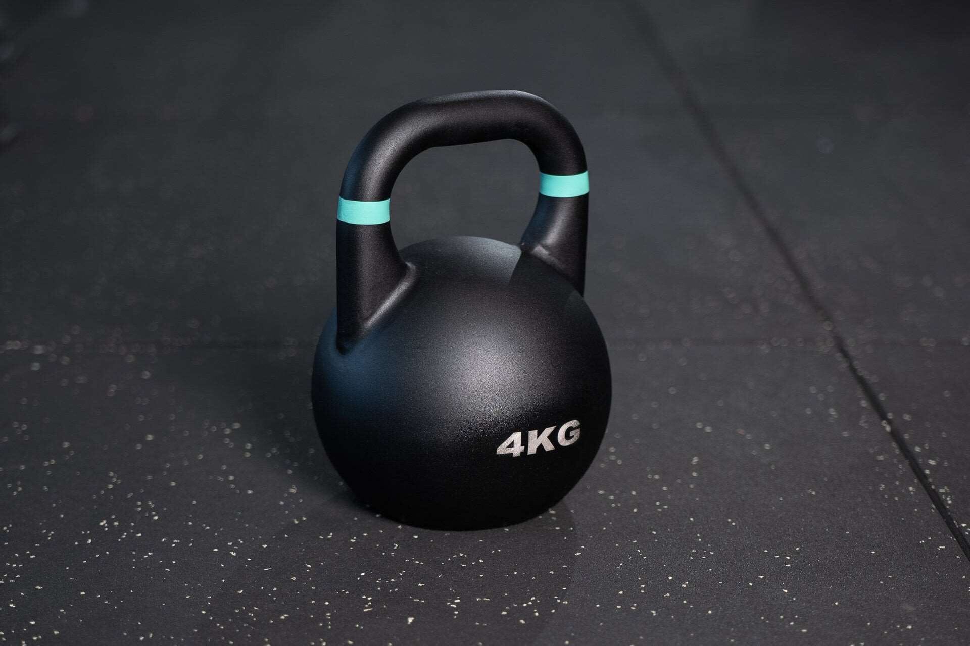 Competition Steel Kettlebell SQMIZE® CSK, BLACK EDITION, 4 - 40 kg www.simpleproducts.at 4 kg 