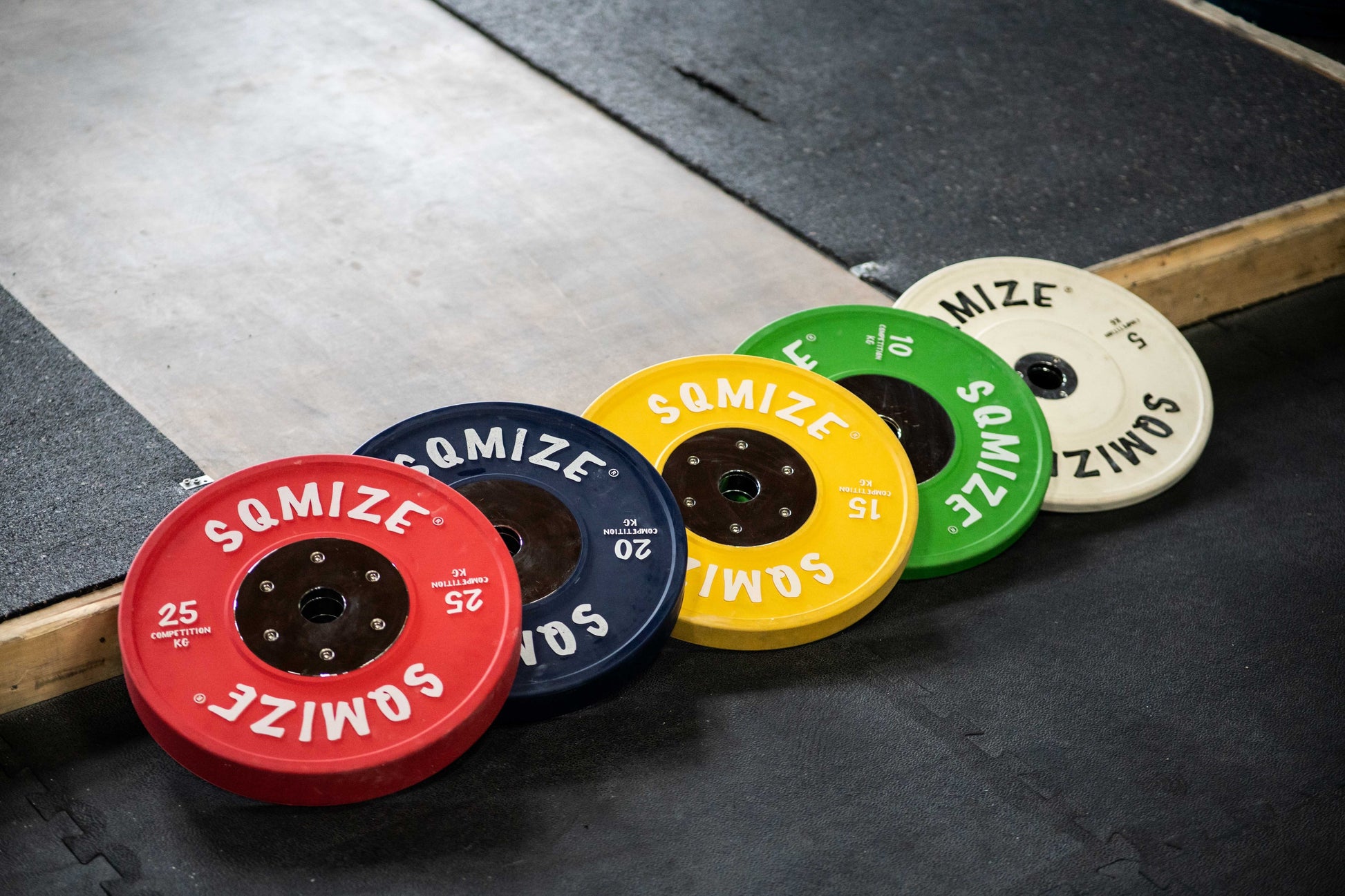 Premium Bison Bumper Plate Langhantelset Competition Series SQMIZE® CompBS, 110 -160 kg www.simpleproducts.at 