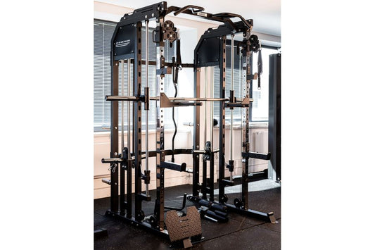 Smith Machine, Power Rack & Kabelzug: Tri-Power Gym All-in-One SQMIZE® ELITE CLUB S899 XTR www.simpleproducts.at 